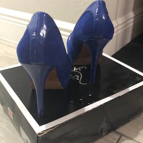 Baby Phat size 8.5 blue faux suede & patient pipping pump. - Picture 2 of 4